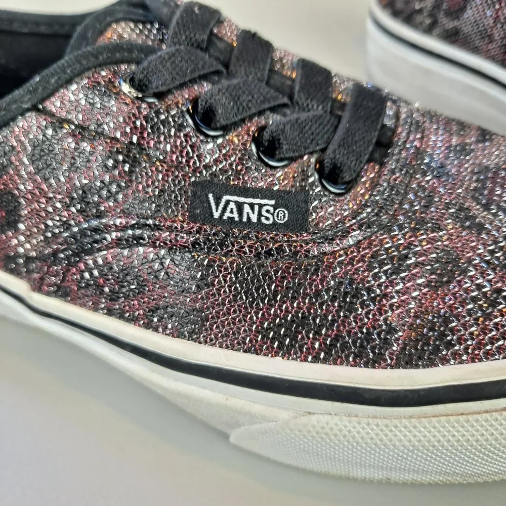 Girl's Vans Off the Wall Sneakers Size 1 - Picture 3 of 9